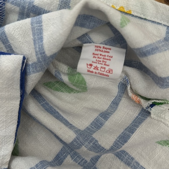 Birthday girls says gah! Lisa says gah size small floral button up top - Picture 6 of 6